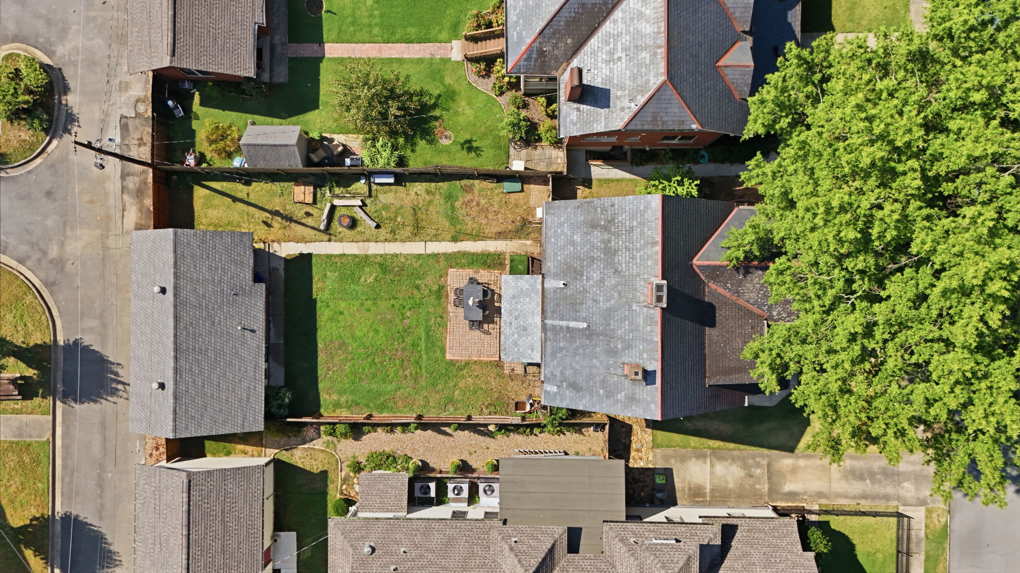 Aerial view of the property and Quapaw Quarter, view 9