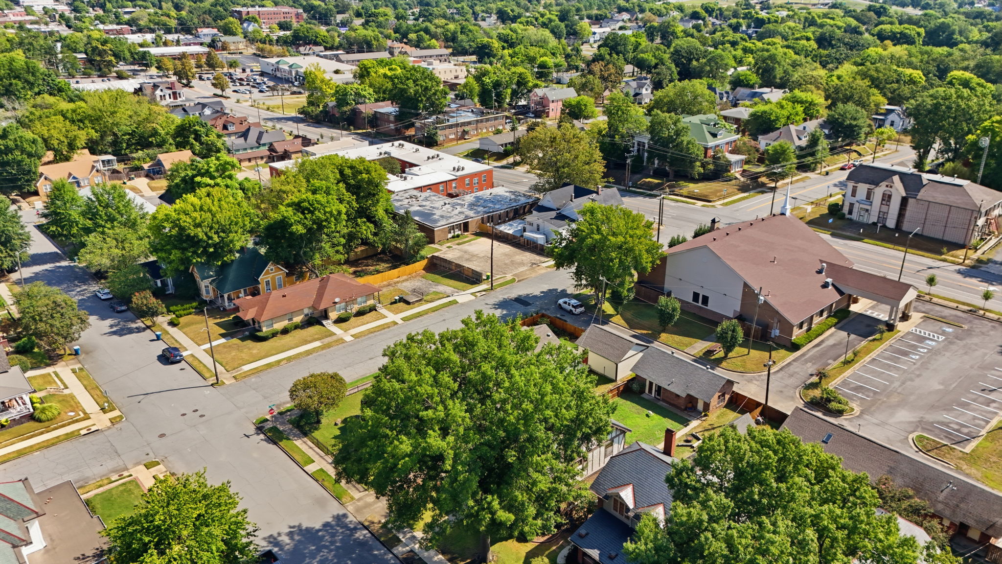 Aerial view of the property and Quapaw Quarter, view 3