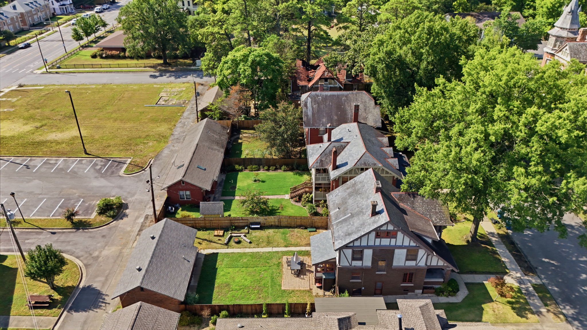 Aerial view of the property and Quapaw Quarter, view 8